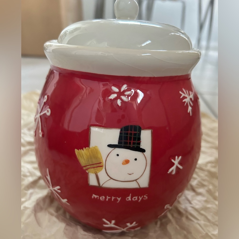 Hallmark Merry Days cookie/candy jar. New